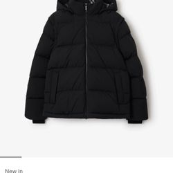 New Black Burberry Nylon Puffer Jacket White and black badge