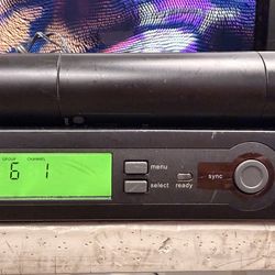 SHURE SLX4 WIRELESS RECEIVER WITH SHURE HANDHELD SLX2/SM58