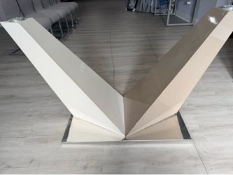 Glass Dining Table with 6 Chairs – Needs Table Base Repair