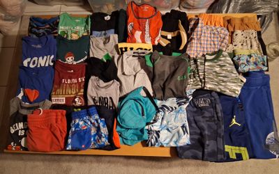 40 pieces boy's size 5/6 to 7/8 clothes $20 FIRM for ALL!