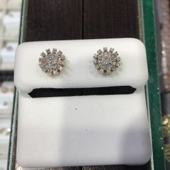 10k Gold With Diamond Earrings!!