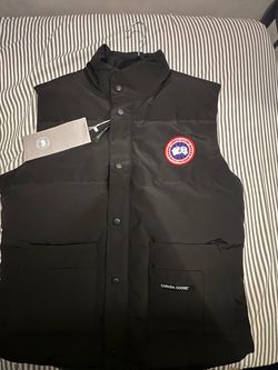 Canada Goose Freestyle Down Vest Black price is negotiable