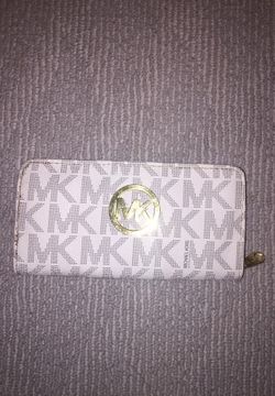 Brand new Michael Kors wallet!!