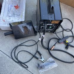 CHICAGO ELECTRIC Flux 125 Welder