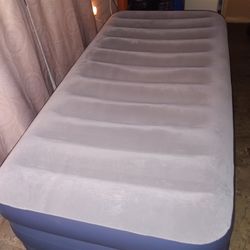 Air Mattress (32nd Street & Thomas)