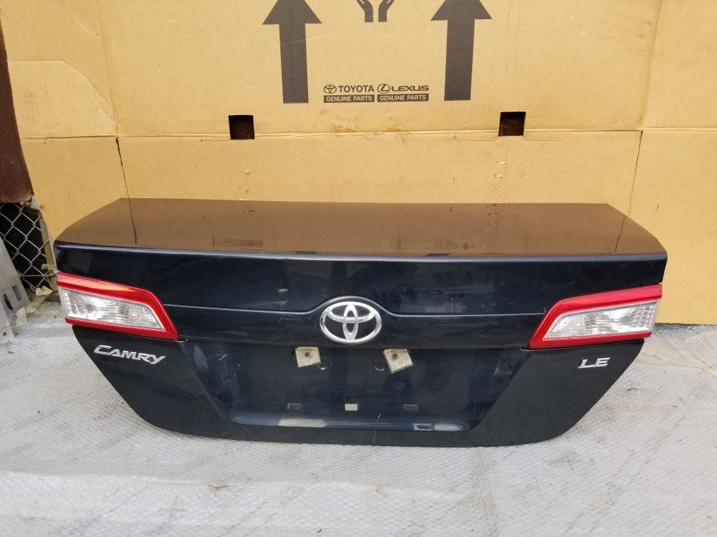 2012 to. 2014 Toyota Camry LE Trunk lid & Bumper Rear New Oem parts