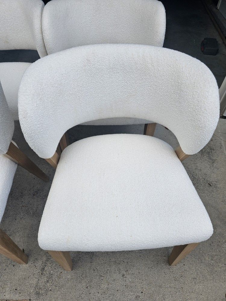 04 Chair 💺 In Very Good Condition
