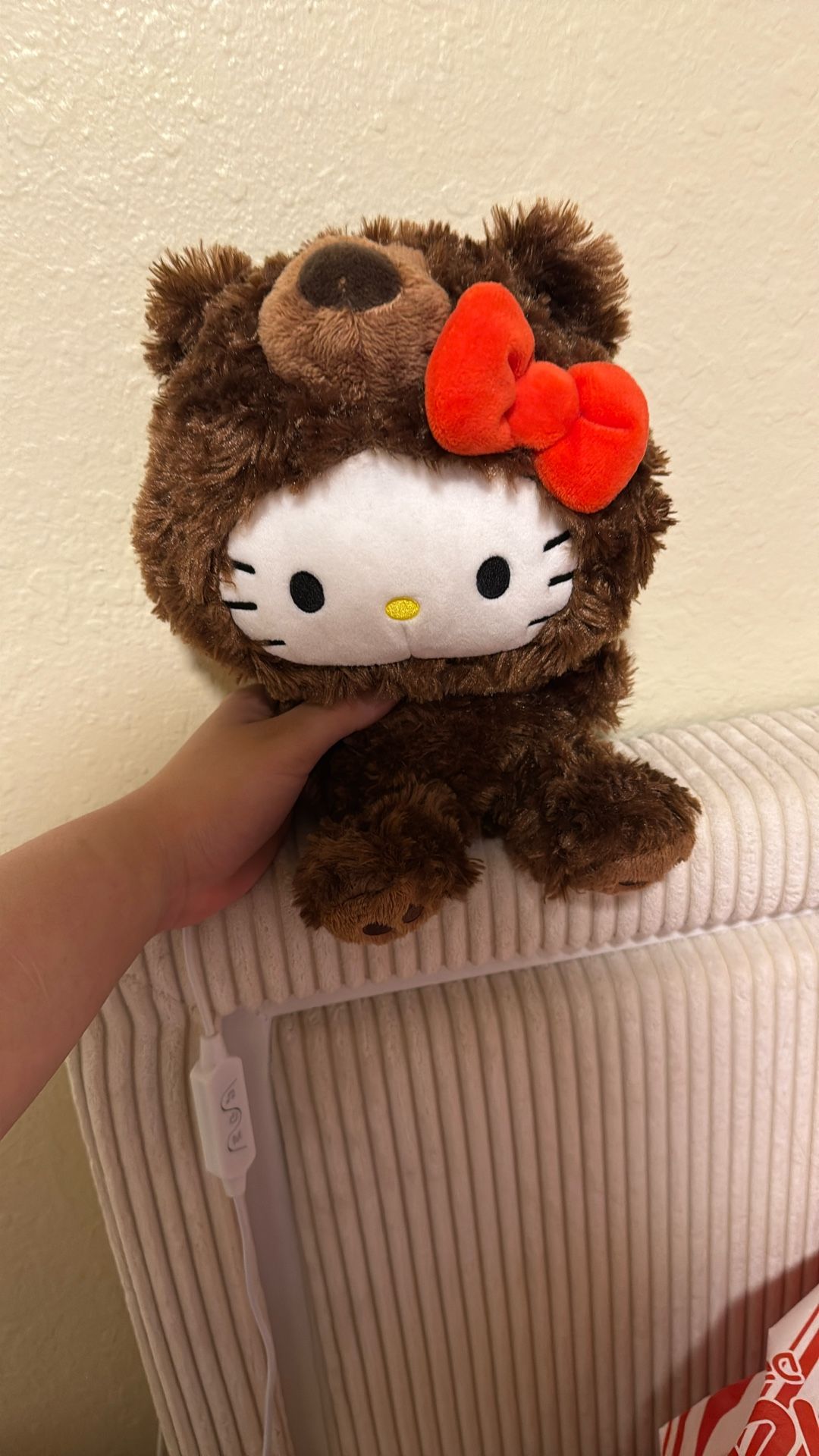 HELLO KITTY PLUSHIE