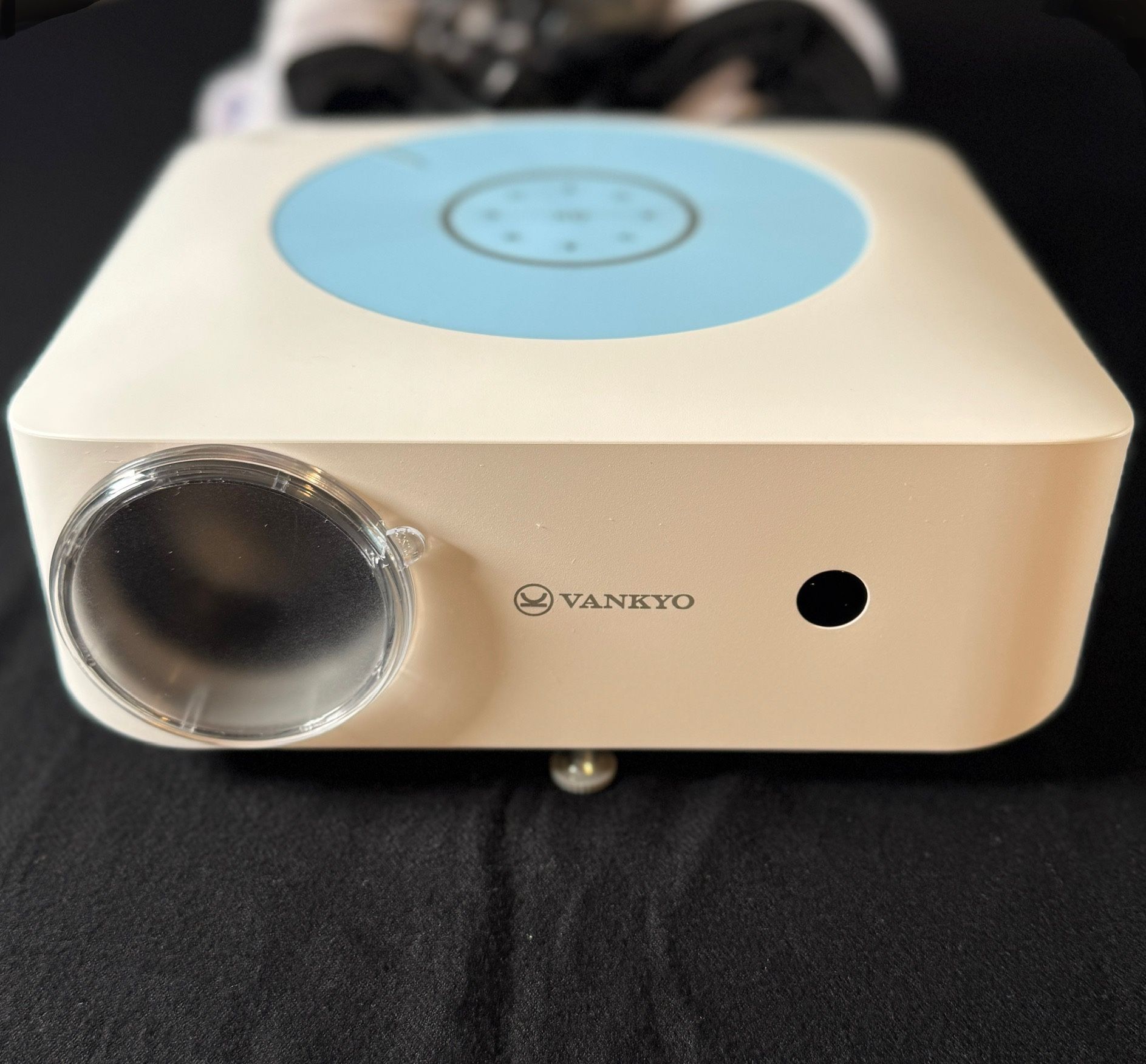 Vankyo Projector (Model: Leisure 530w) (New, No Box)