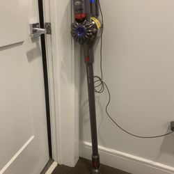 Dyson V8 Absolute Cordless Vacuum Cleaner with Attachments