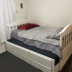 Twin Size Pull Out Bed With 3 Drawers 