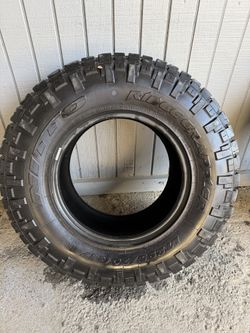 2 Nitto Ridge Grappler 295/70-R17
