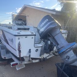 1989 Larson center console boat