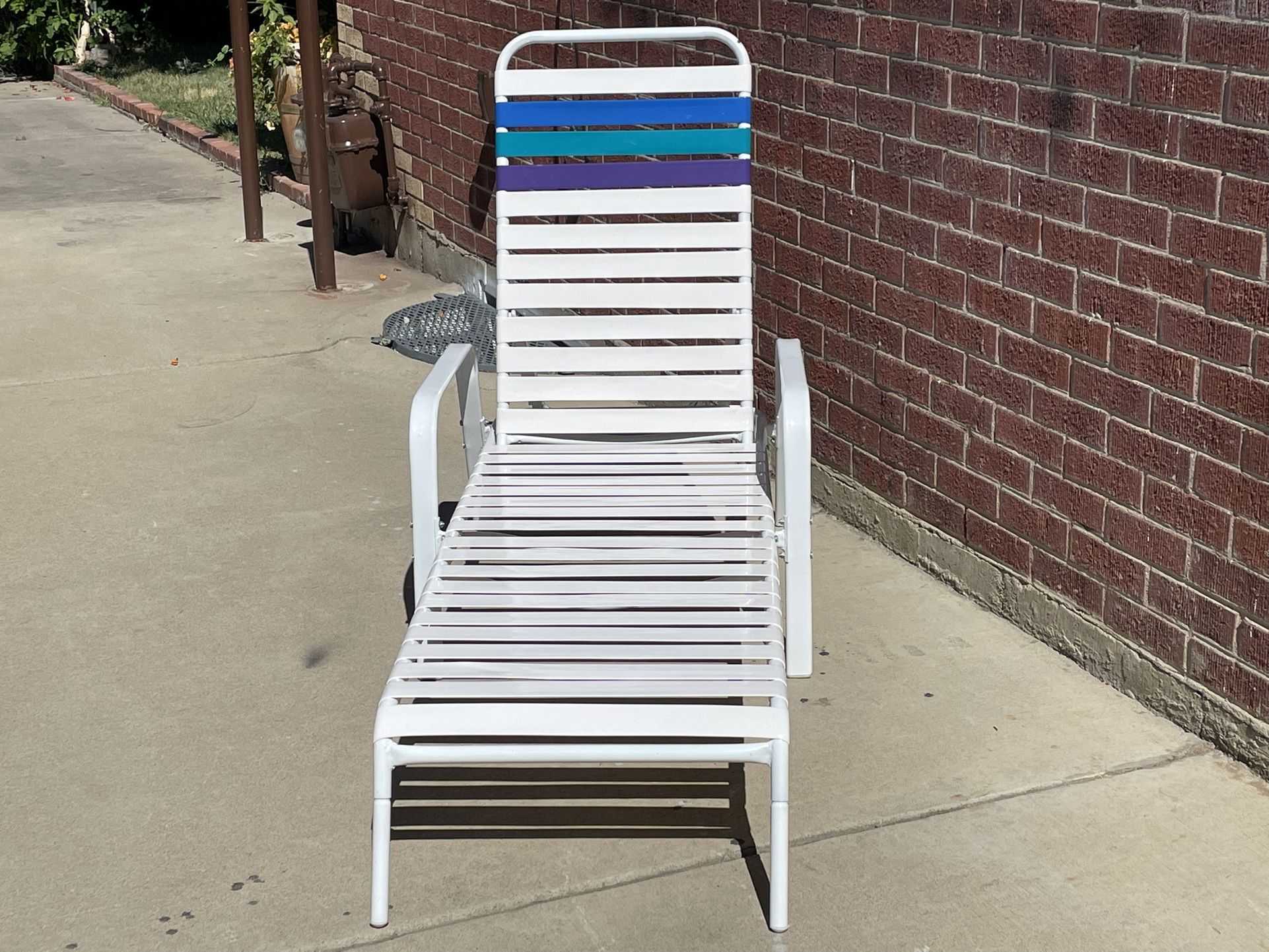 BRAND NEW RECLINING CHAIR