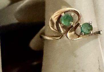 585 -14 Kt Solid Yellow Gold -2 Natural Green Emerald Gemstone Ring Size 6 