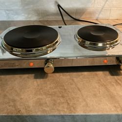 LIKE NEW, USED ONCE ,COMMAND PERFORMANCE GOLD DOUBLE BURNER ELECTRIC HOT PLATE, 1500 W, PAID $100. BUY TODAY $40.00