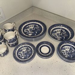 Churchill England china blue willow dinner plate set