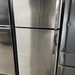 FRIGIDAIRE STAINLESS STEEL TOP FREEZER REFRIGERATOR APARTMENT SIZE 