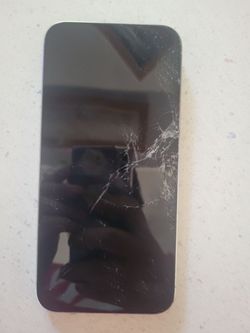 iphone 15 pro max broken screen.
