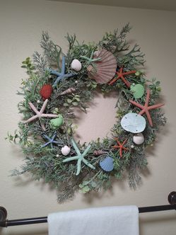 Seashore themed bath decor