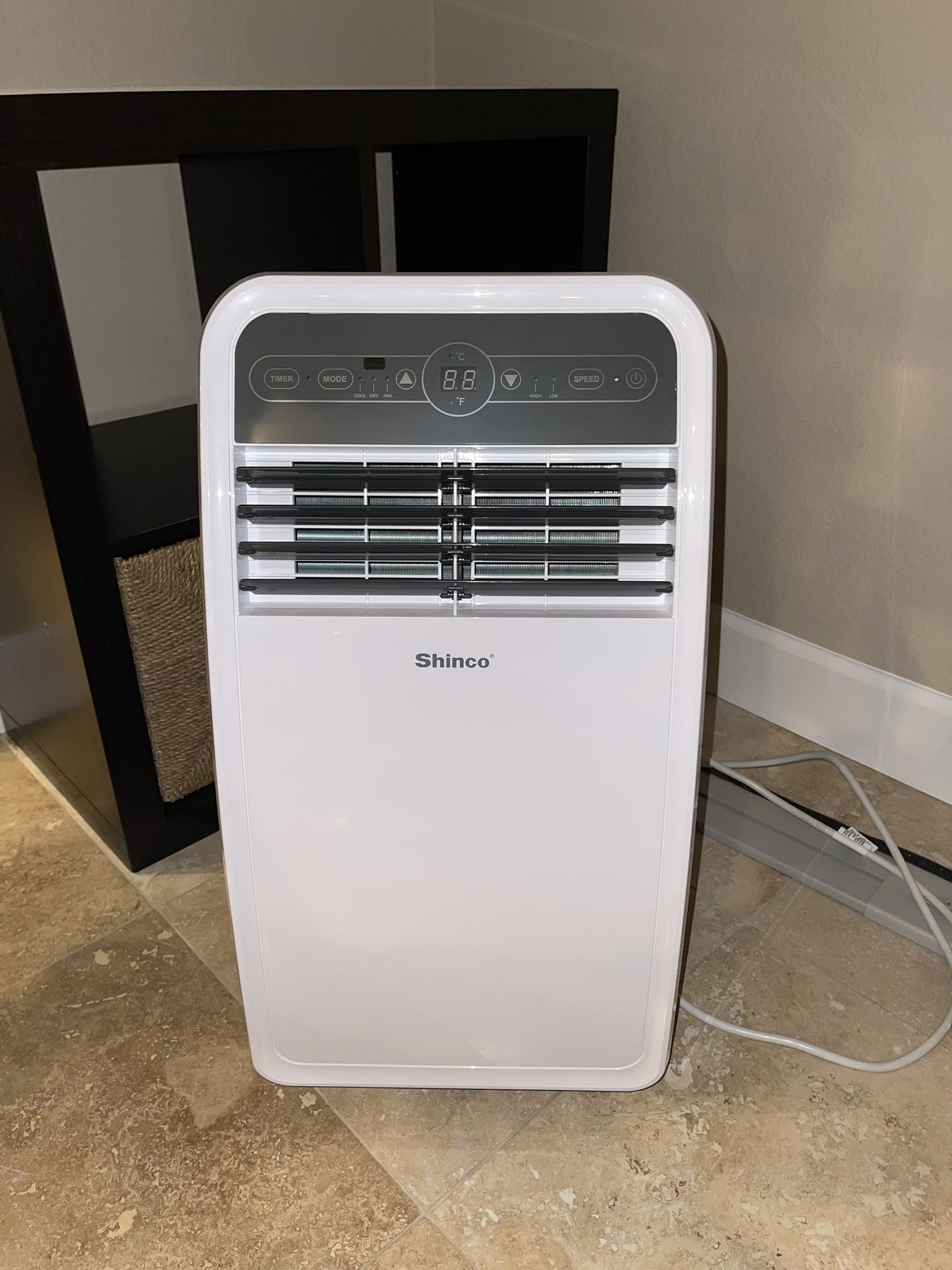 Shinco 8,000 BTU Portable Air Conditioner with built in Dehumidifier, Different fan modes and Remote Control 