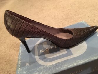 Kenneth Cole Reaction Pumps