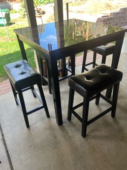 Table and 4 stools