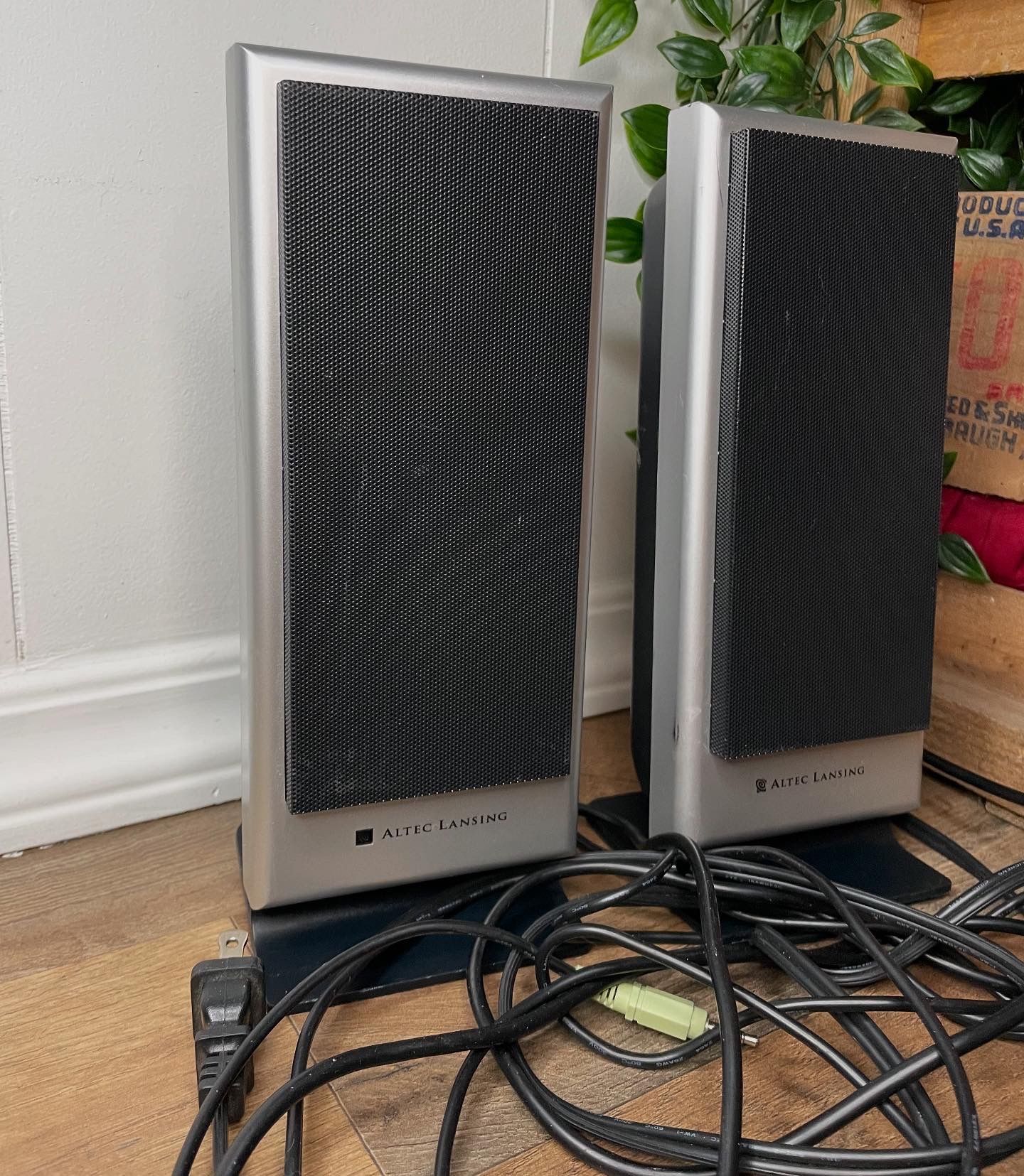 Altec Lansing VS-2120 Powered Audio Speaker System