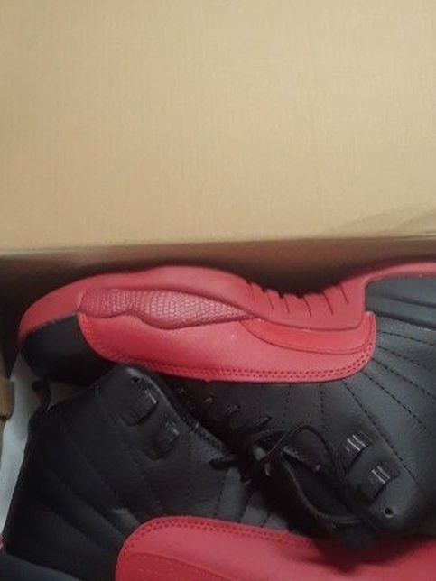 Jordan 12 Flu Size 7