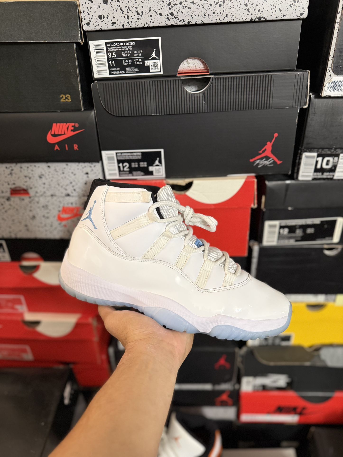 2024 Jordan Legend Blue 11s size 10 Close To VNDS