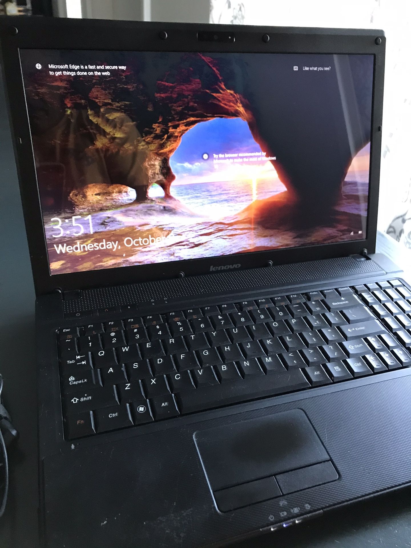 Lenovo G560 15.6” laptop Intel. 320gb 4gb Windows 10 Office