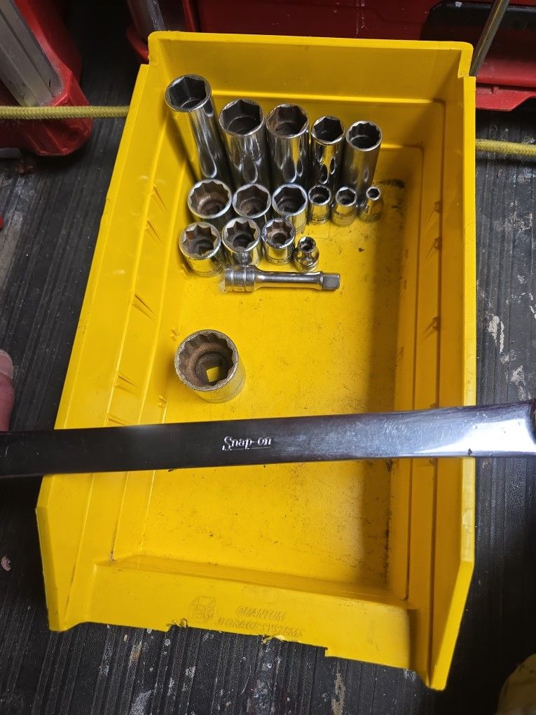 18 Piece Snap On Lot