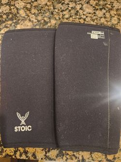 Knee sleeve- medium size, pick up in Federal Way
