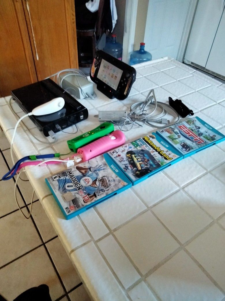 Nintendo Wii U With 3 Games 