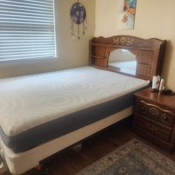 10" Queen Mattress Memory Foam In Mint Condition 