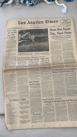Vintage newspaper GOLF! LOVERS!! First . That’sRight First … golf ball hit on the moon. Original Los Ángeles times news