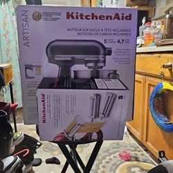 ** KitchenAid ARTISAN  Tilt Head Stand Mixer **