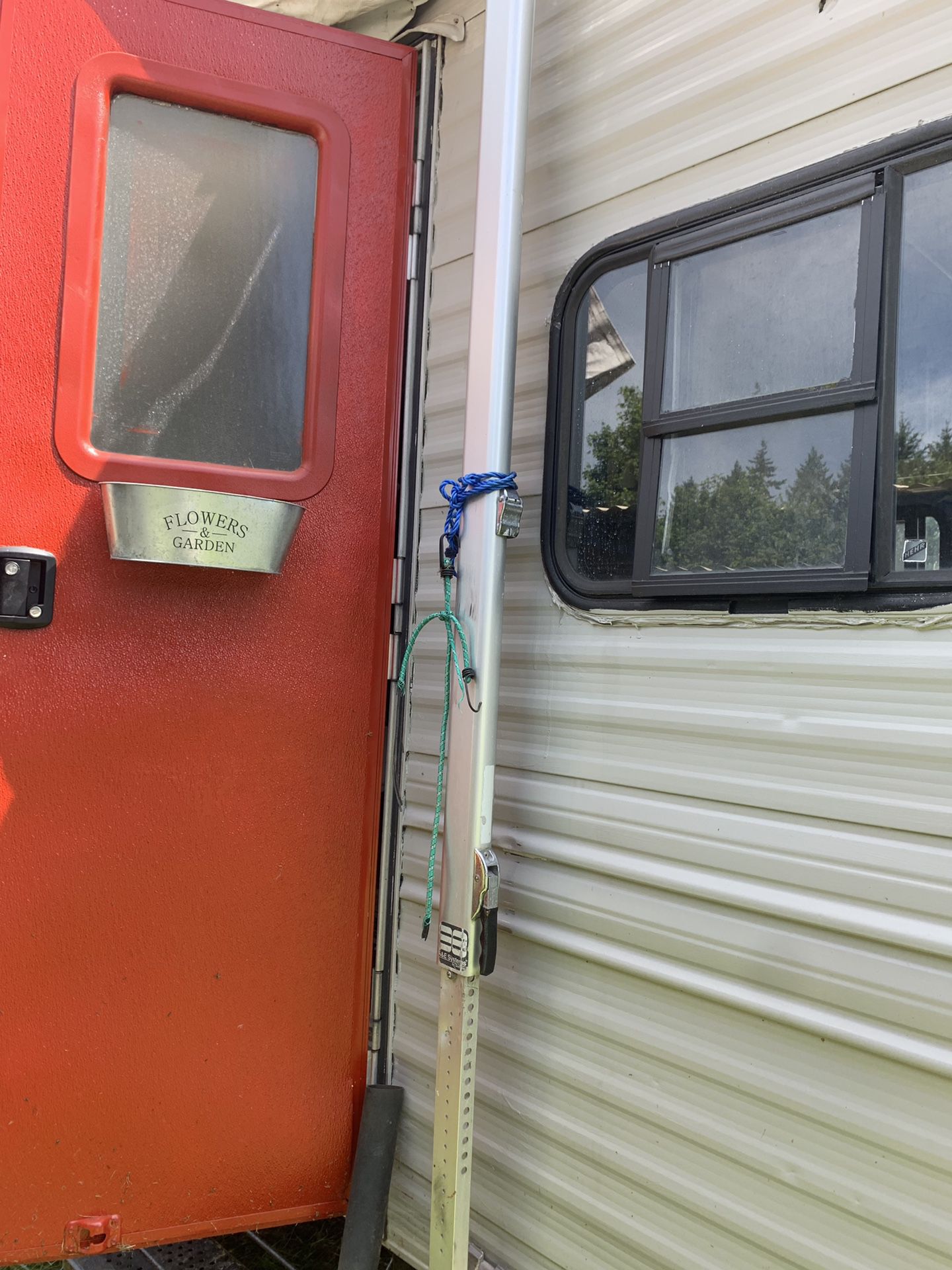 Rv camper trailer (fixer-upper)