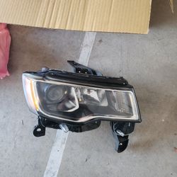 2019 Jeep Grand Cherokee OEM HALOGEN Headlight RIGHT