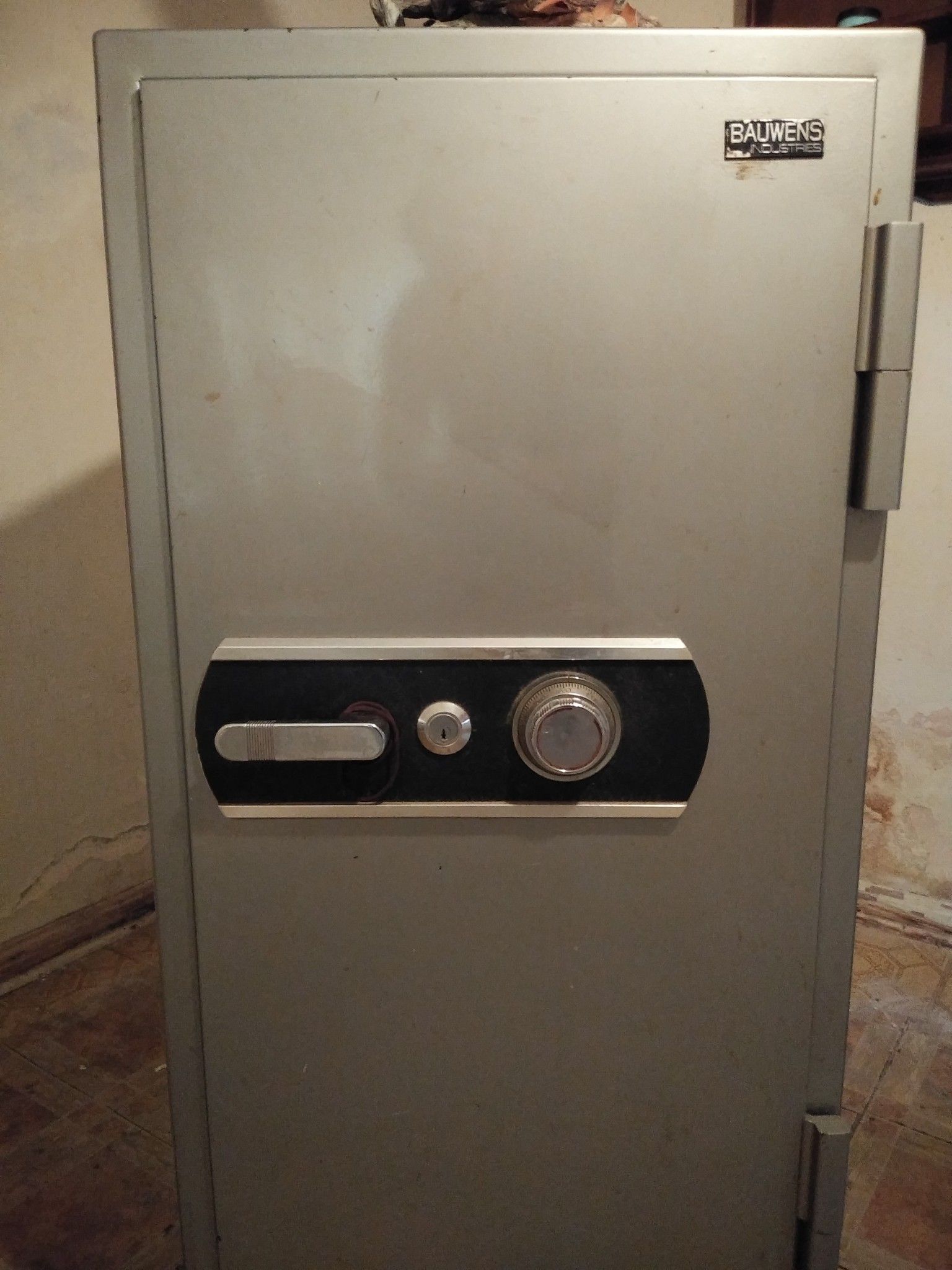 BAUWENS SAFE LIKE NEW