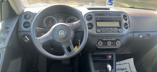 2012 Volkswagen Tiguan Thumbnail