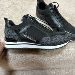 Women’s  MK  Walking Shoes