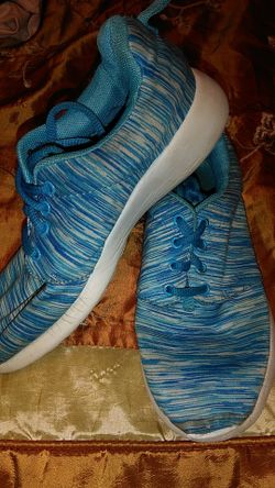 Girls sz 3 light weight athletic shoes