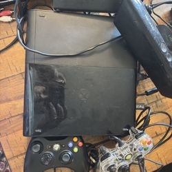 Xbox 360 E Console Bundle – 2 Controllers + Kinect 