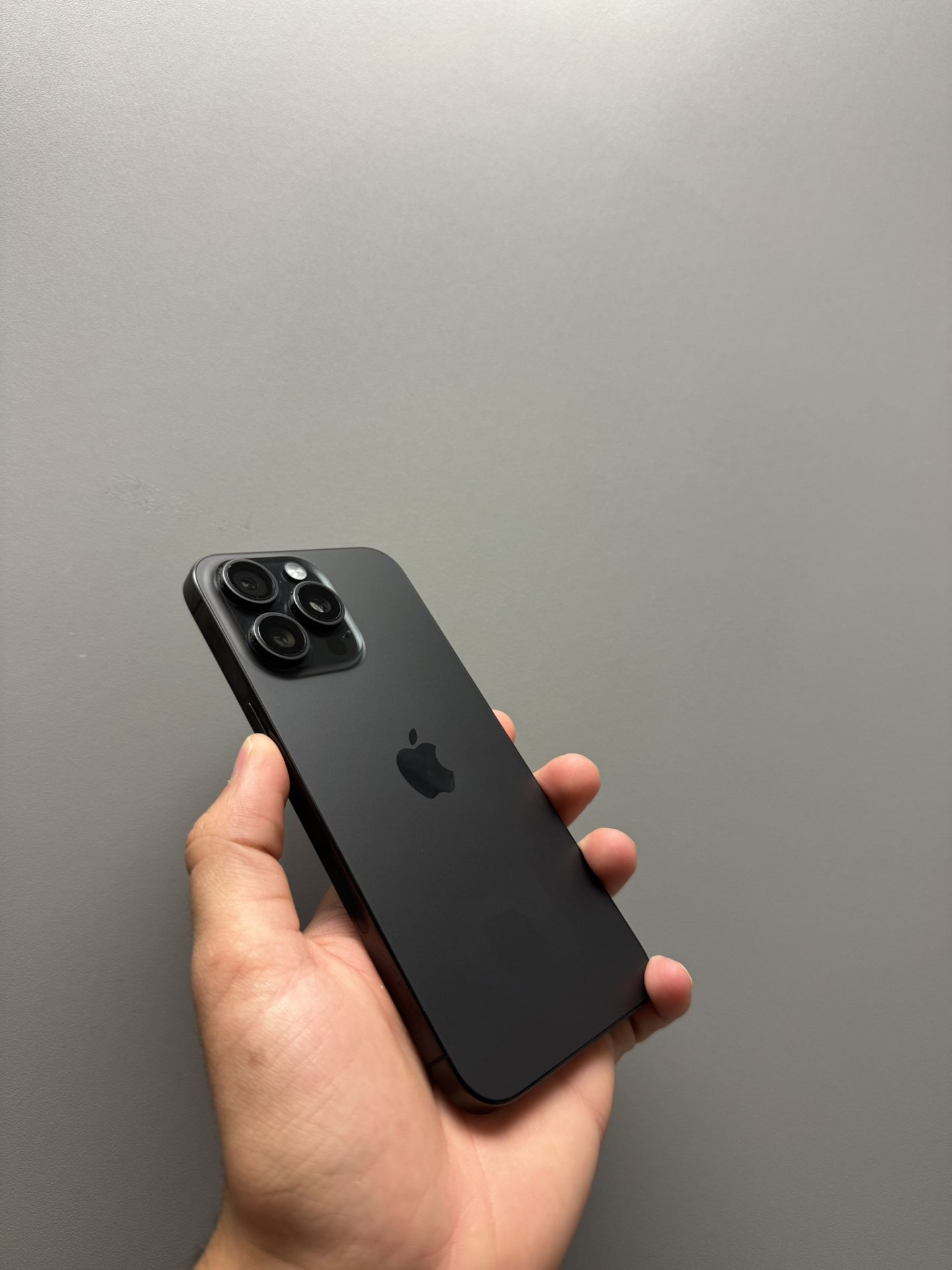 iPhone 15 Pro max 256GB. Unlocked. 