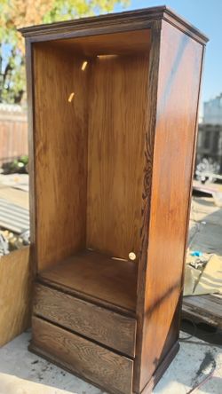 Entertainment/shelving armoire
