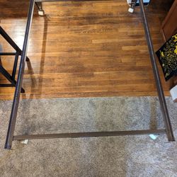 Adjustable Metal Bed Frame For Twin-Quee 