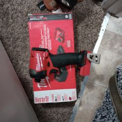 Milwaukee 1/4 Hex Impact Driver And Cp2.0 /Xc5.0 With Charger
