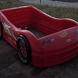 Little Tikes Lightening Mc Queen toddler bed