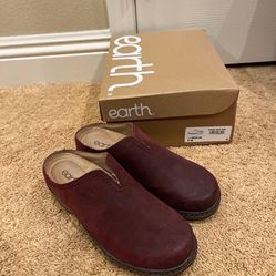 Like New Earth Kolia Dark Red Size 5M Slip On Heeled Clog